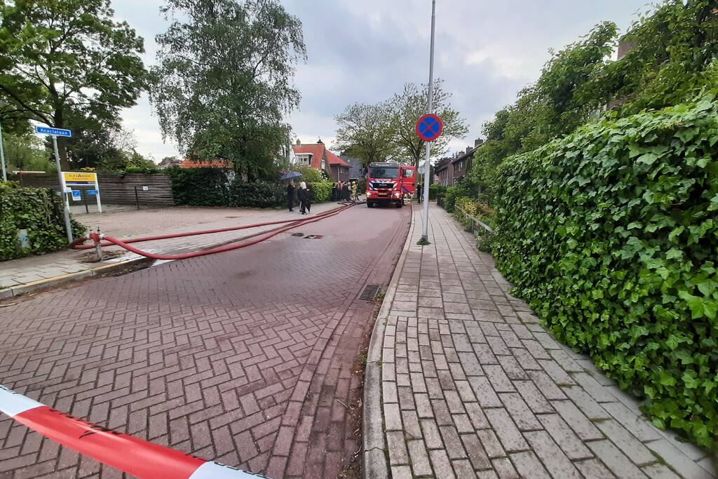 Uitslaande brand in garage van woning