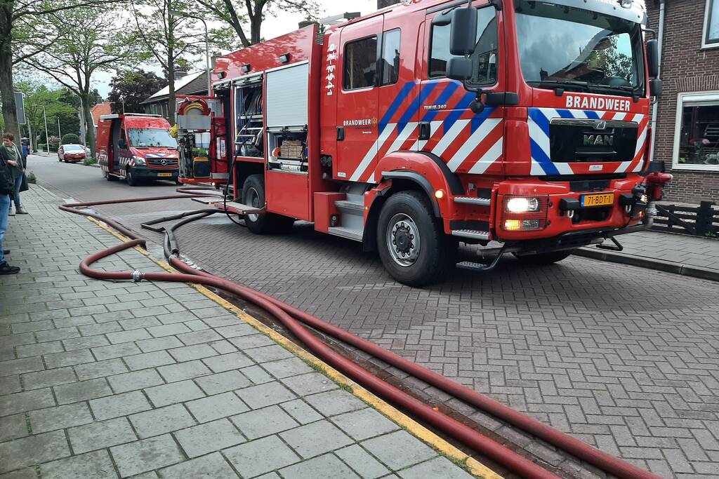 Uitslaande brand in garage van woning