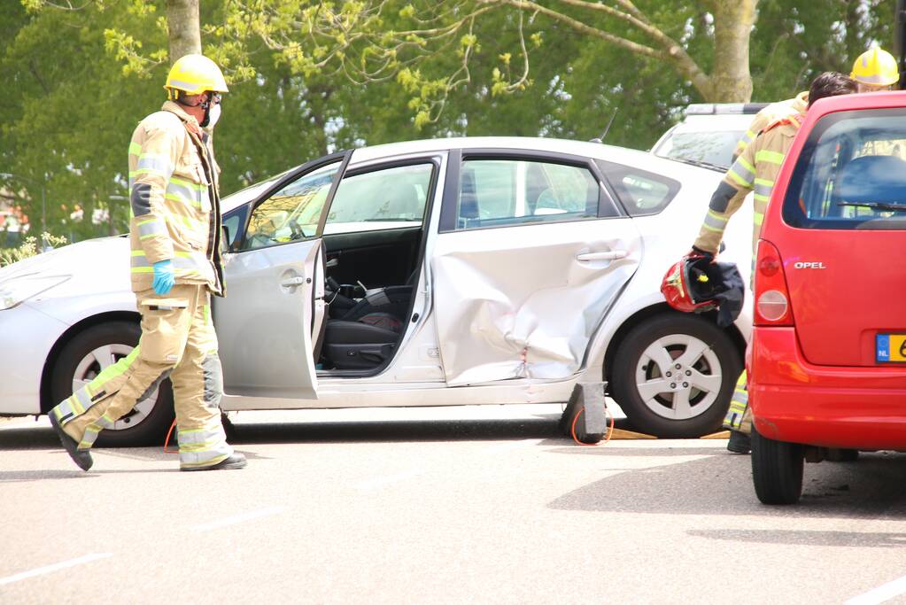 Flinke schade bij ongeval op kruising
