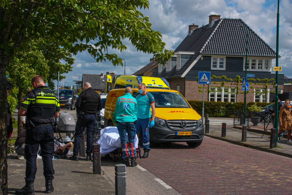 DHL-bus botst op meisje met step