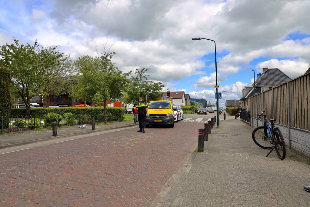 DHL-bus botst op meisje met step