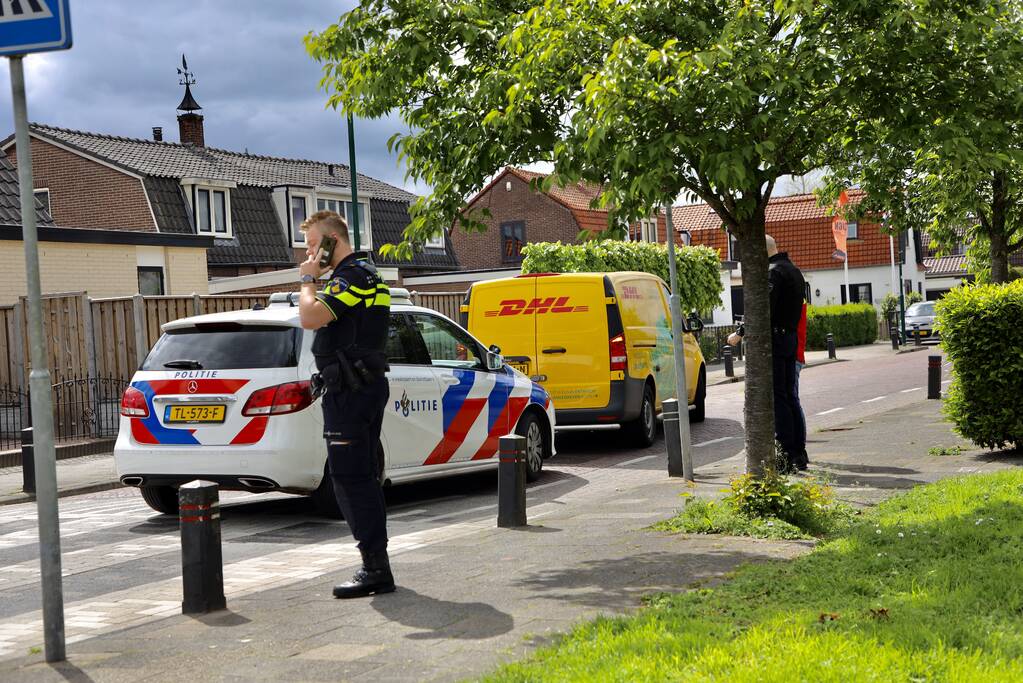 DHL-bus botst op meisje met step