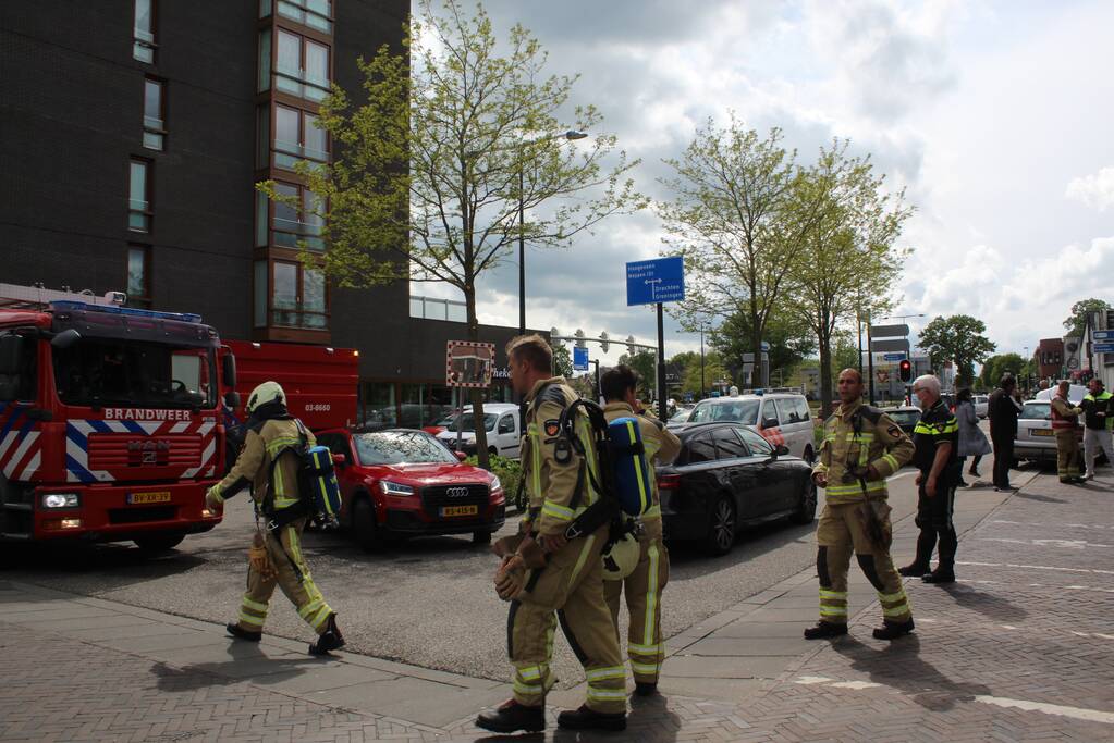 Auto in brand in parkeergarage