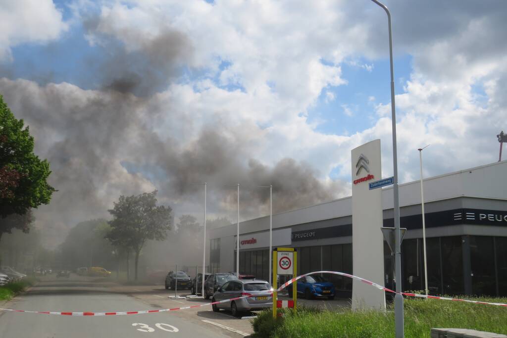 Grote brand in Citroën-garage Visscher PGH Tiel
