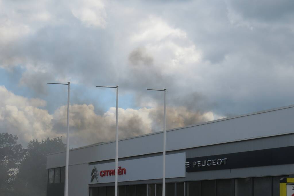 Grote brand in Citroën-garage Visscher PGH Tiel
