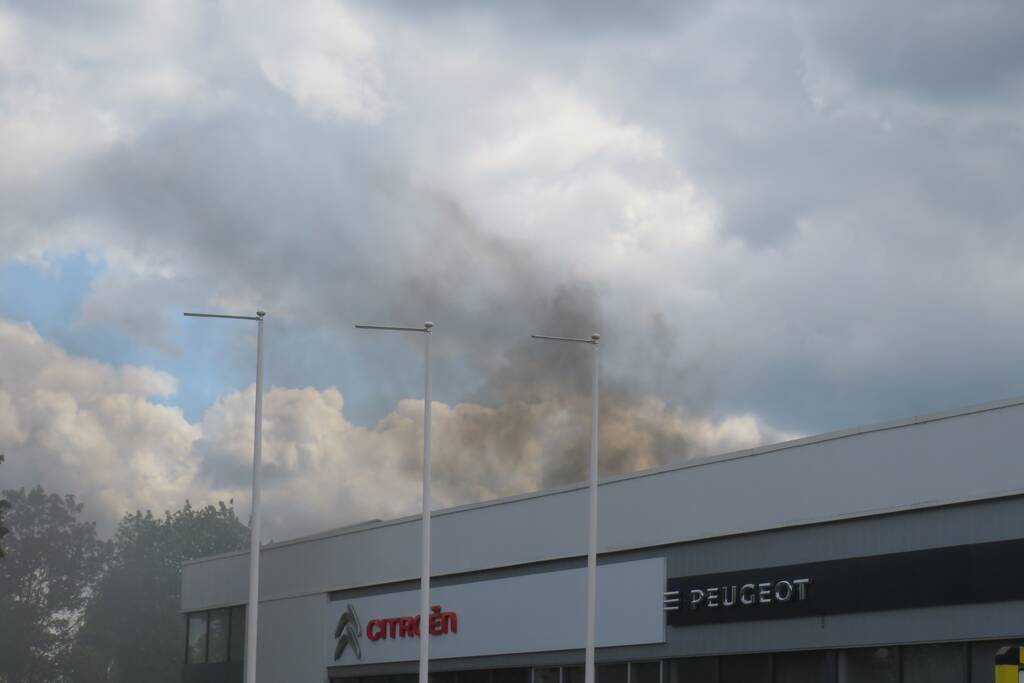 Grote brand in Citroën-garage Visscher PGH Tiel