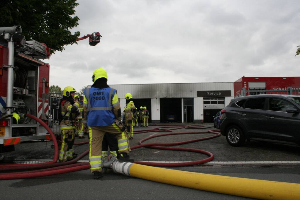 Grote brand in Citroën-garage Visscher PGH Tiel