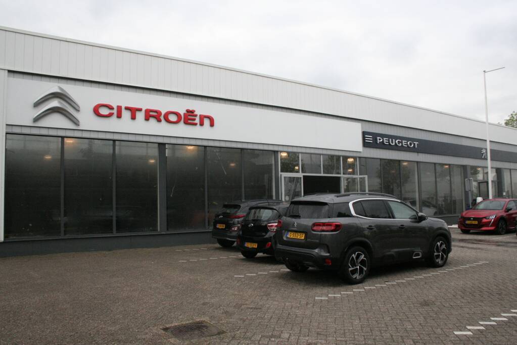 Grote brand in Citroën-garage Visscher PGH Tiel