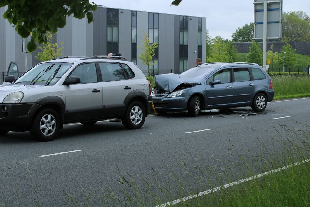 Veel schade bij kop-staart botsing