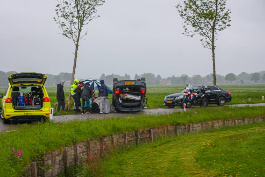 Gewonden nadat auto over de kop slaat