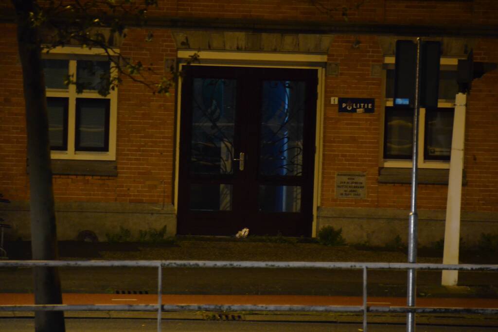Politiebureau afgezet na vondst verdacht pakket