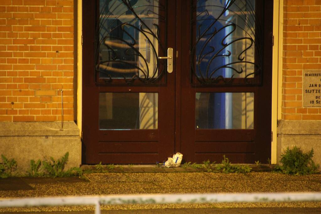 Politiebureau afgezet na vondst verdacht pakket