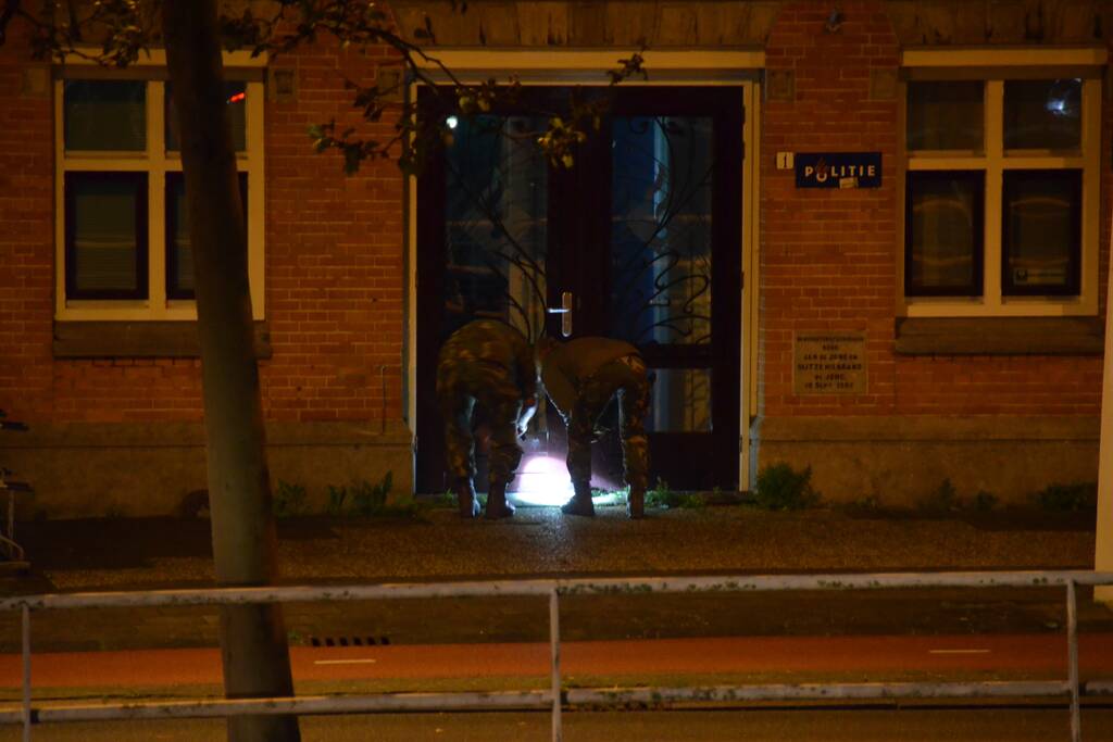 Politiebureau afgezet na vondst verdacht pakket