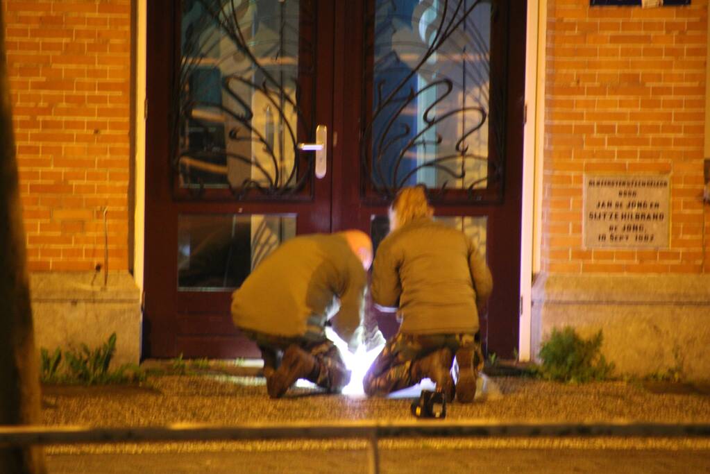 Politiebureau afgezet na vondst verdacht pakket