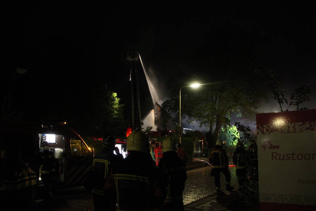 Grote brand in een leegstaand pand