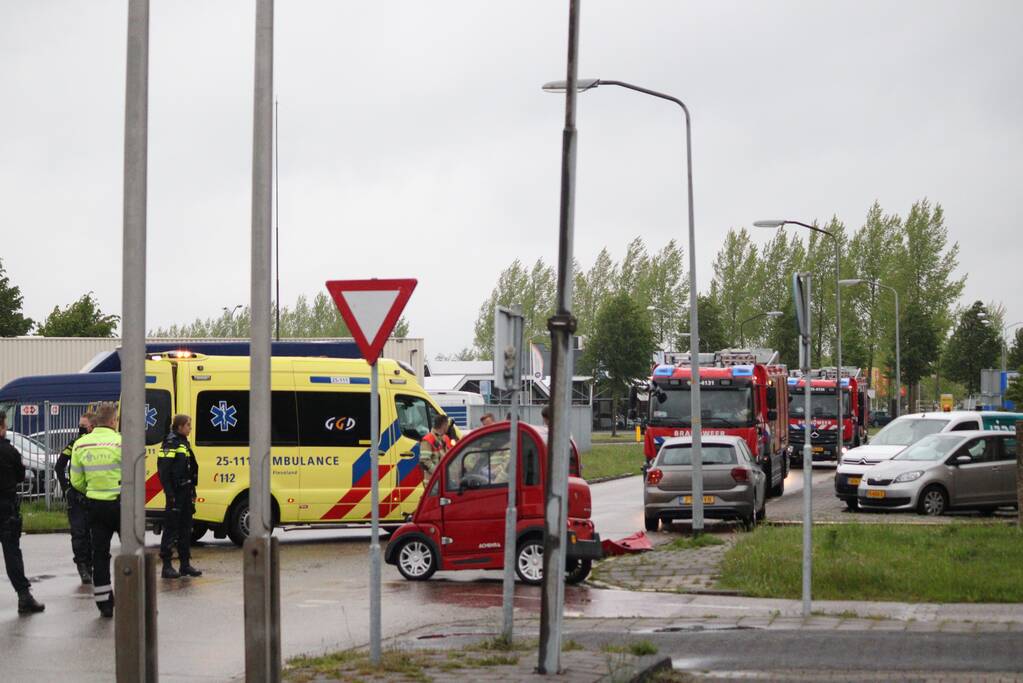 Brommobiel botst op personenauto