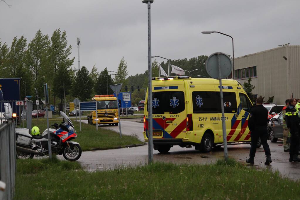 Brommobiel botst op personenauto