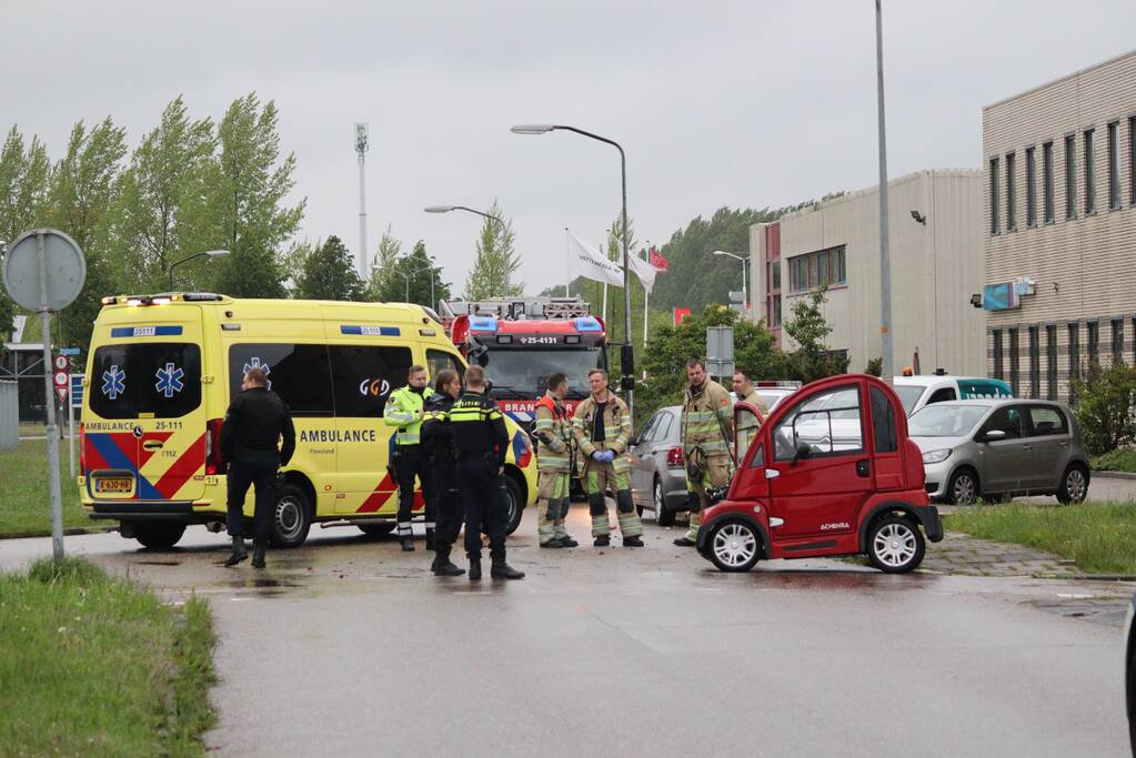 Brommobiel botst op personenauto