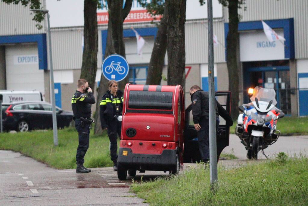 Brommobiel botst op personenauto