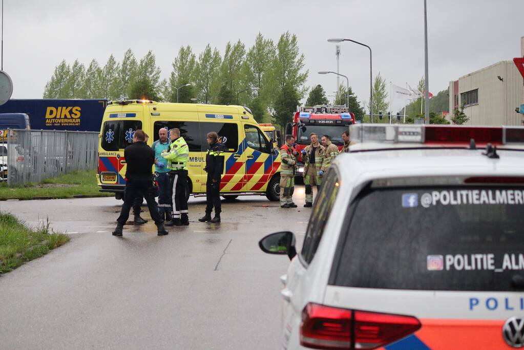 Brommobiel botst op personenauto