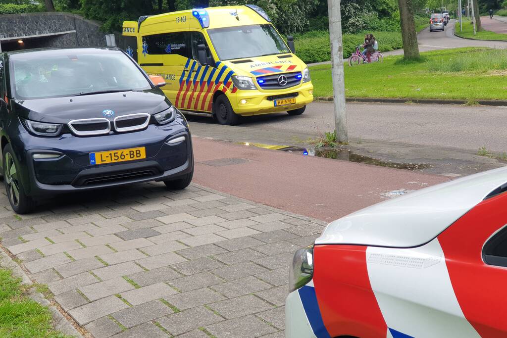 Jonge fietser geschept bij oversteekplaats