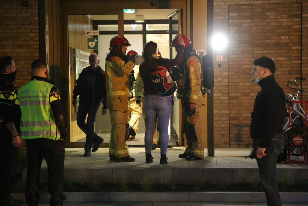 Brandweer blust brand in Laborhuis