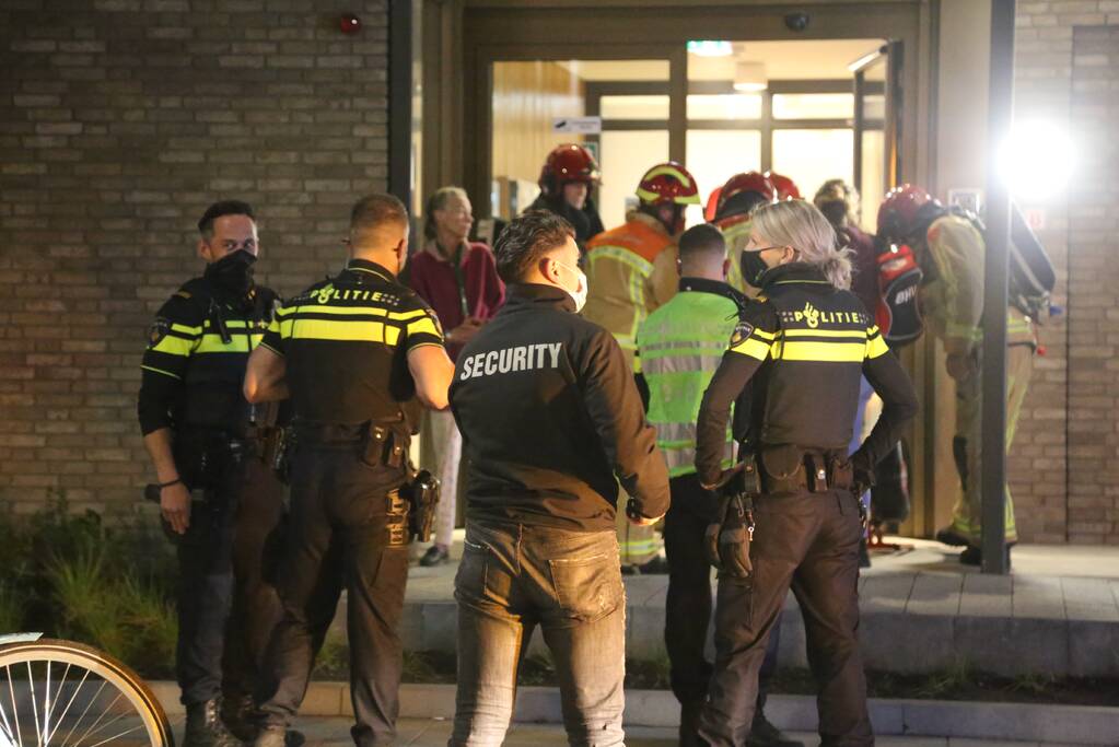 Brandweer blust brand in Laborhuis