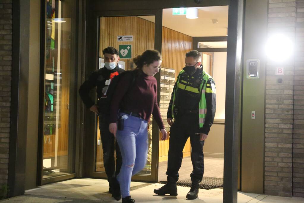 Brandweer blust brand in Laborhuis