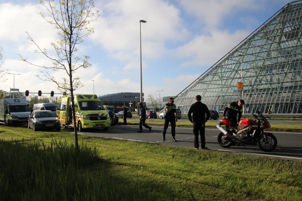 Motorrijder gaat onderuit