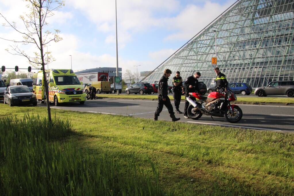 Motorrijder gaat onderuit