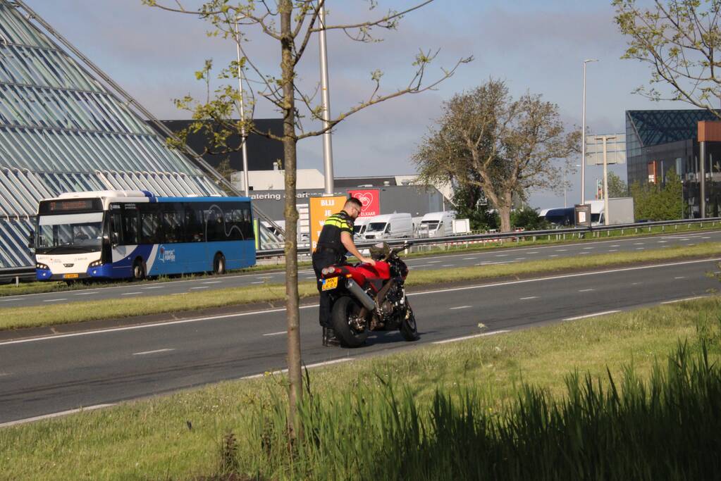 Motorrijder gaat onderuit