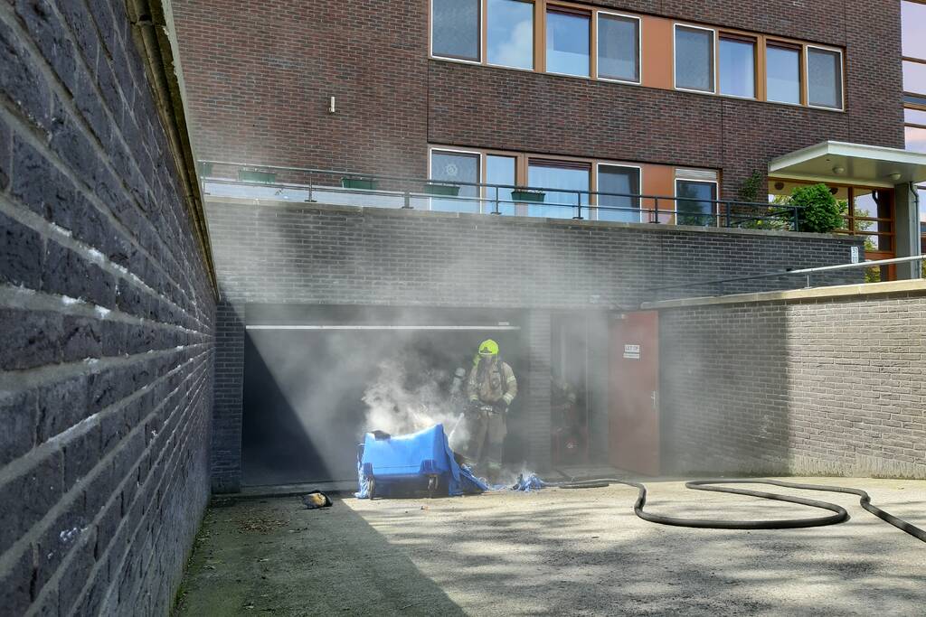 Veel rook bij brand in parkeergarage