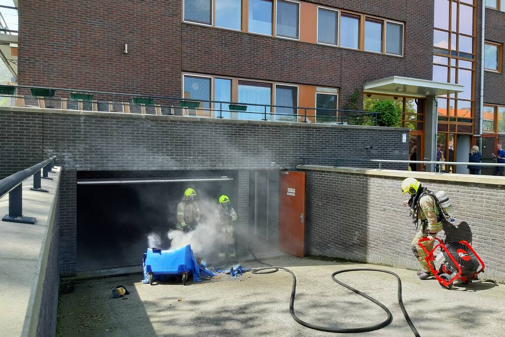 Veel rook bij brand in parkeergarage