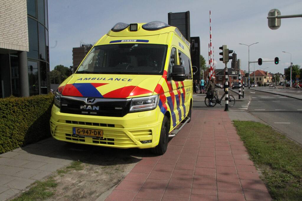 Vrouw op fiets gewond bij eenzijdig ongeval
