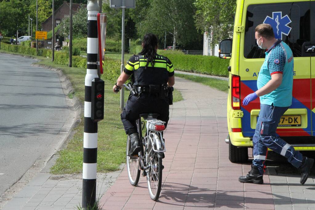 Vrouw op fiets gewond bij eenzijdig ongeval