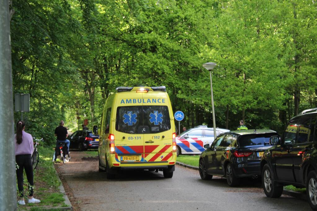 Fietser gewond bij botsing met slagboom