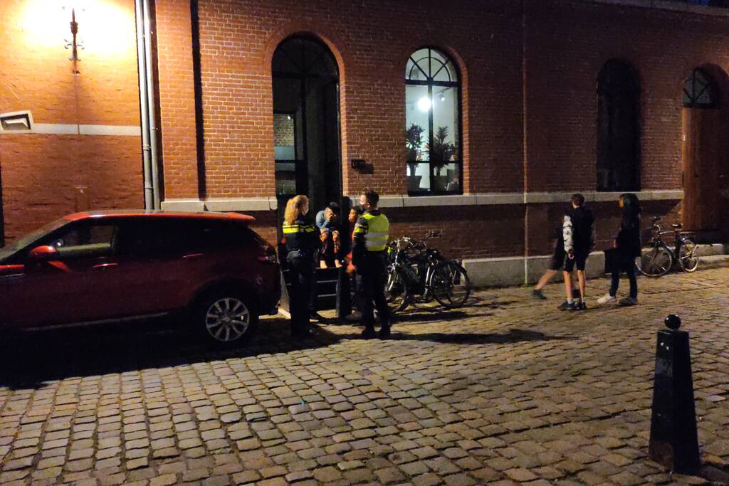 Auto rijdt door na aanrijding met twee kinderen