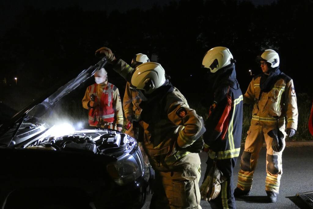 Auto vliegt spontaan in brand na pech