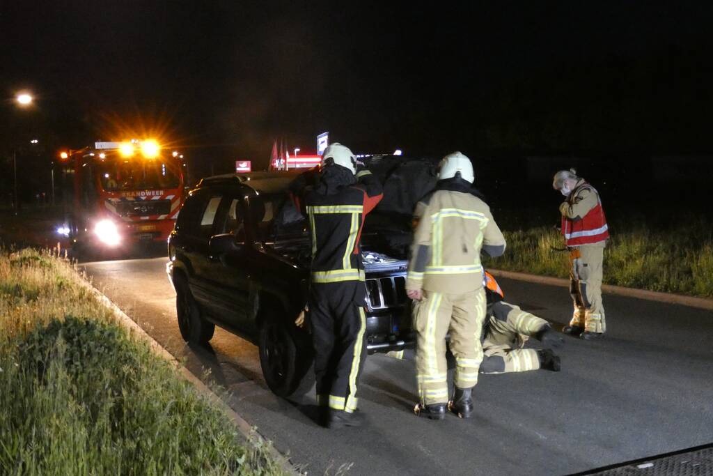 Auto vliegt spontaan in brand na pech