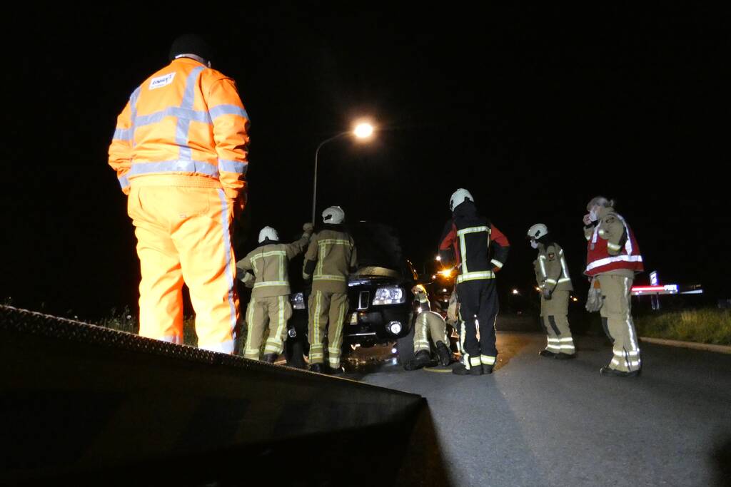 Auto vliegt spontaan in brand na pech