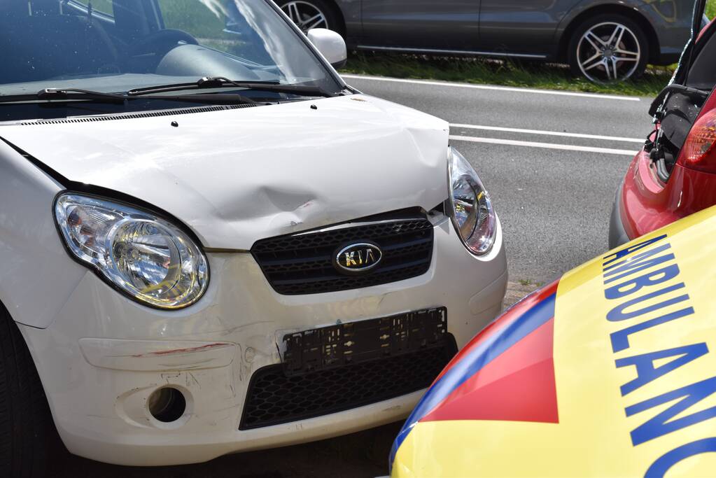 Gewonde na ongeval tussen drie voertuigen