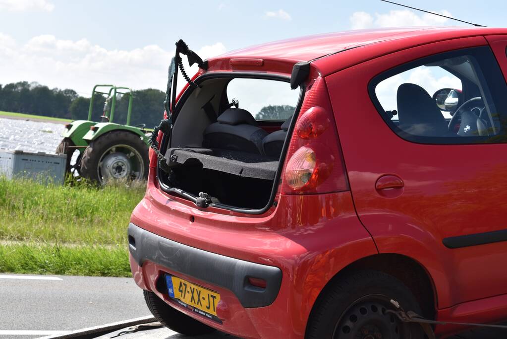 Gewonde na ongeval tussen drie voertuigen