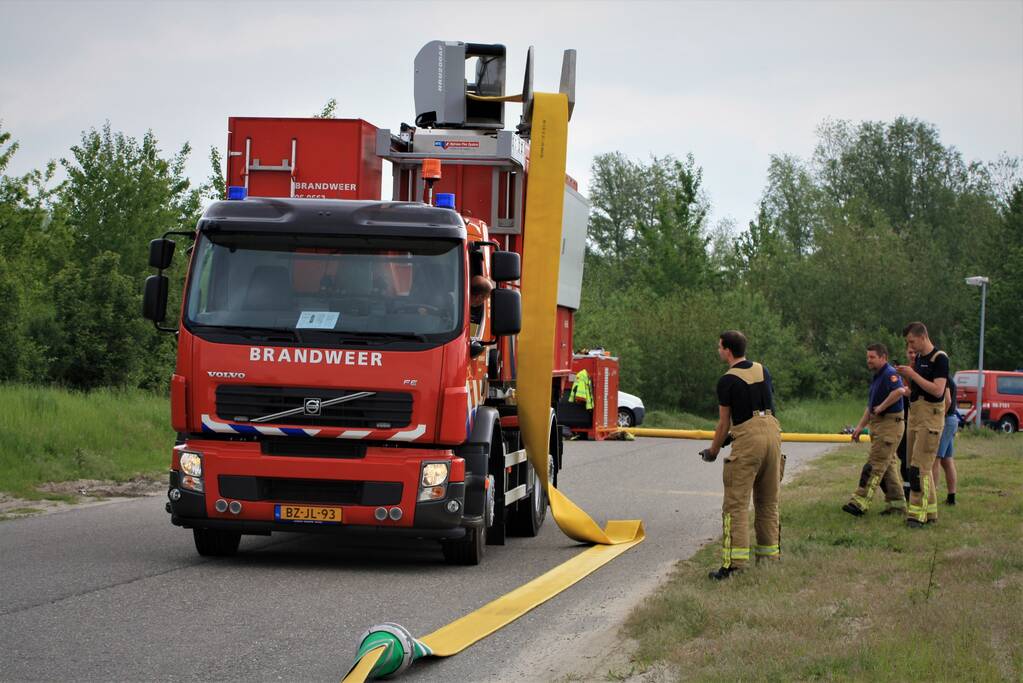 Brandweer oefent met nieuwe slangenwagen
