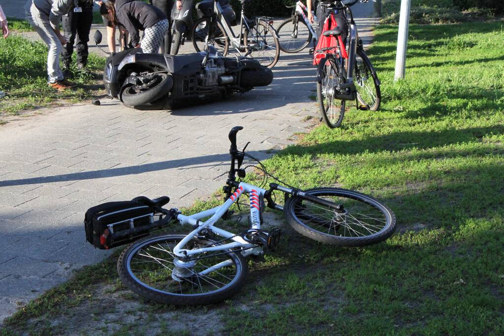 Persoon gewond na val met motorscooter