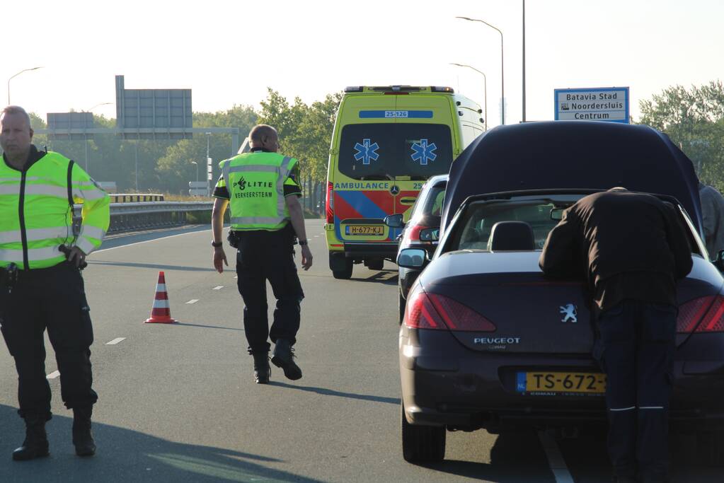 Schade bij ongeval tussen drie voertuigen
