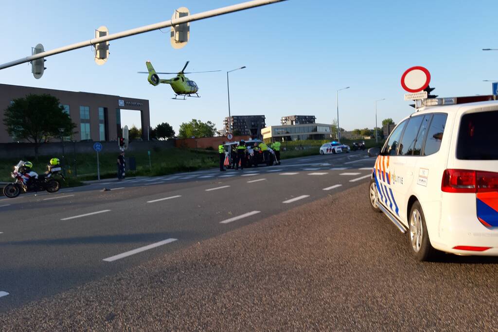 Fietser zwaargewond bij aanrijding met auto