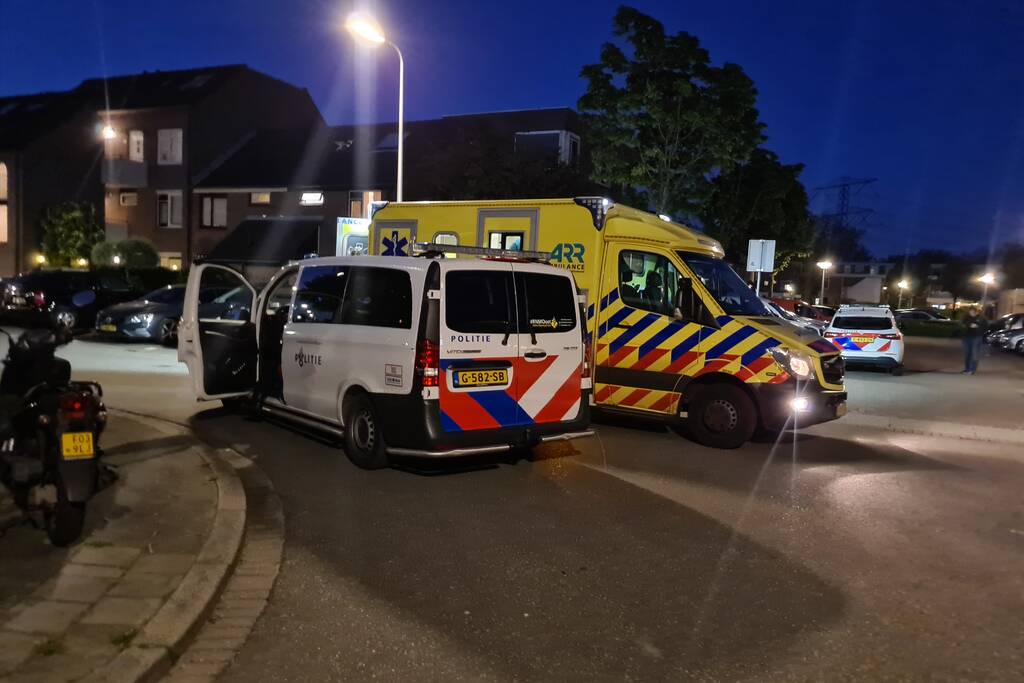 Persoon gewond bij mogelijk steekincident