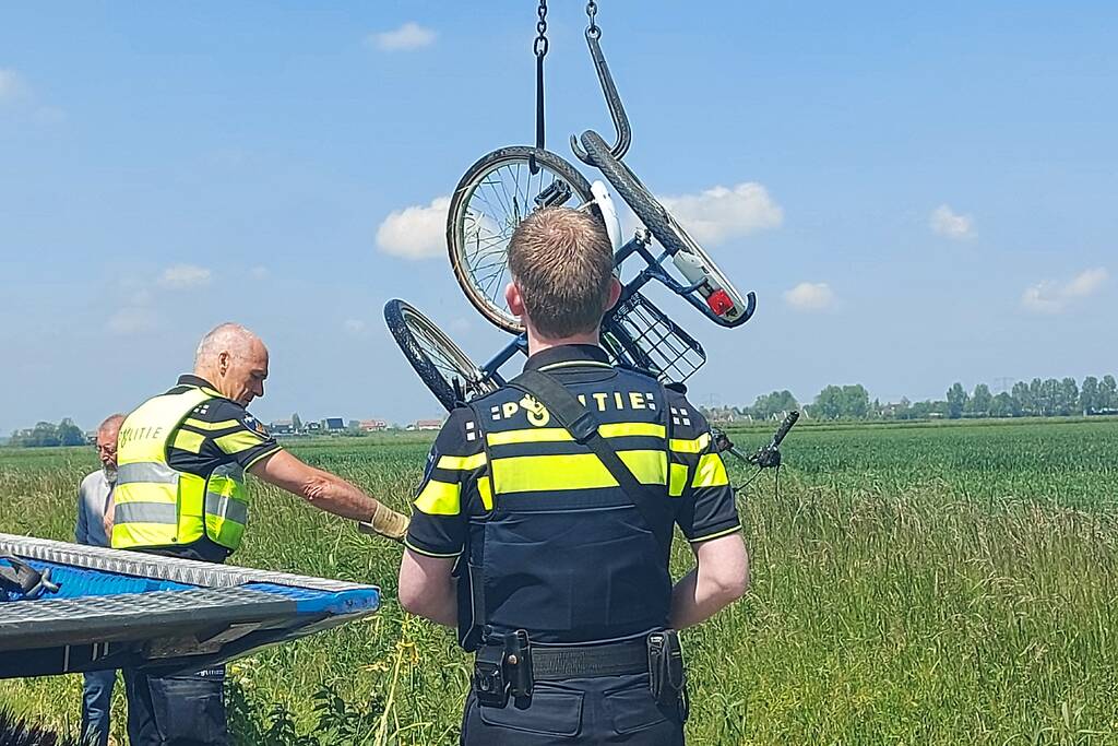 Bestuurder driewieler belandt in sloot