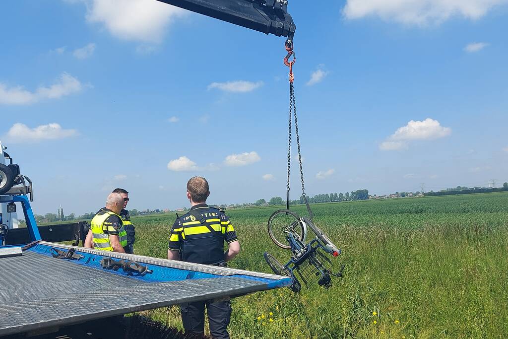 Bestuurder driewieler belandt in sloot