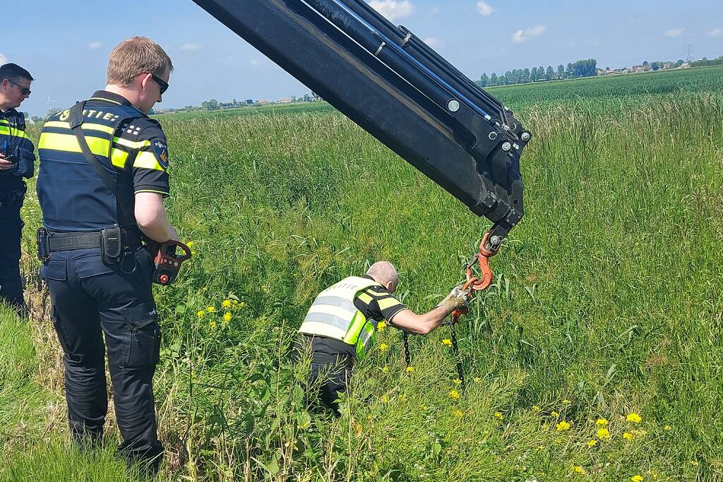 Bestuurder driewieler belandt in sloot